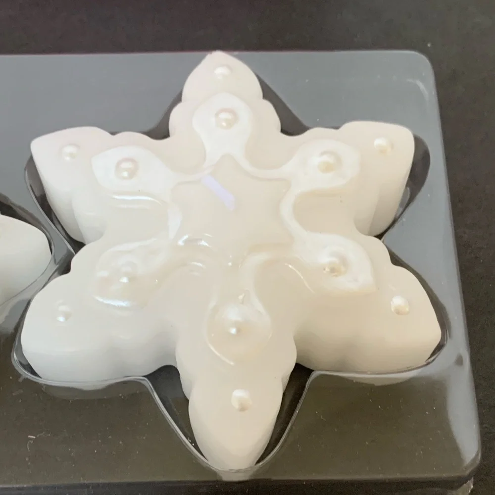 NWT Williams Sonoma Floating Candle Snowflake Shaped Set of 3 White Silver VTG